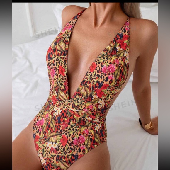 ONE PIECE ANIMAL/FLORAL PRINT - Picture 1 of 3